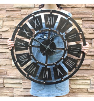 Three-dimensional Roman numerals quartz clock